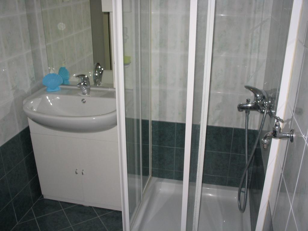 Apartments Gugic Prigradica Habitación foto